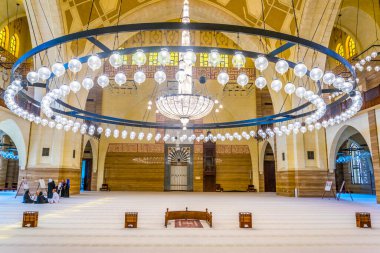 MANAMA, BAHRAIN, 23 Ekim 2016: Bahreyn 'in başkenti Manama' daki El Fetih Büyük Camii 'nin İçi.