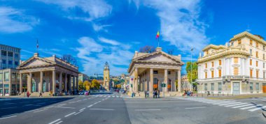 BERGAMO, İtalya, 2 Kasım 2014: Bergamo, İtal 'da Porta Nuova Meydanı' nda trafik