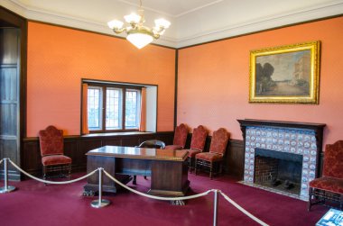 POTSDAM, GERMANY, 11 Mart 2015: Stalin office in cecilienhof Palace, where he prepared to potsdam conference post second World War Division of Europe.