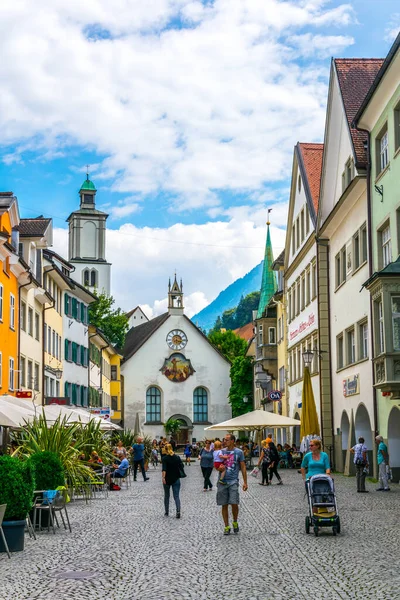 Feldkirch Österrike Juli 2016 Människor Vandrar Runt Den Historiska Stadskärnan — Stockfoto