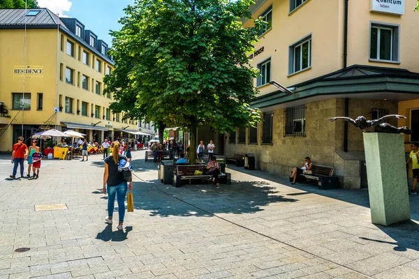 Vaduz Liechtenstein Juli 2016 Människor Vandrar Runt Vaduz Historiska Centrum — Stockfoto