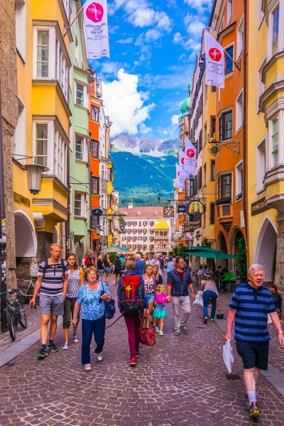 Innsbruck Oostenrijk Juli 2016 Mensen Dwalen Door Straat Herzog Friedrich — Stockfoto