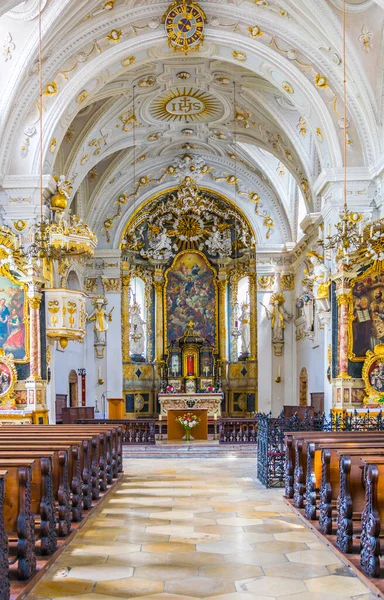 2016年7月27日オーストリア チロルのホール オーストリア チロルのホールにおけるヘルツ イェス教会の内部 — ストック写真