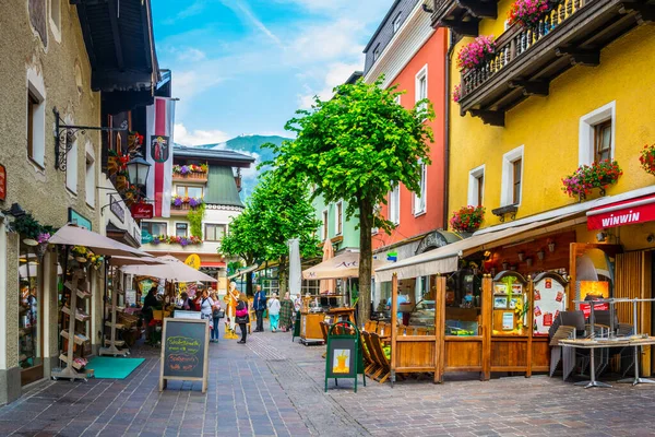 Zell See Austria July 2016 People Strolling Historical Center Zell — Stock fotografie