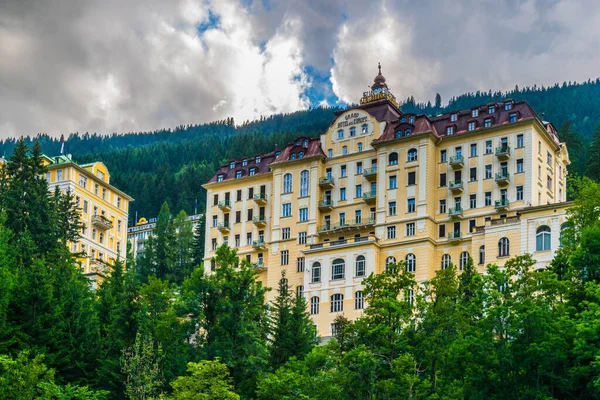 Bad Gastein Αυστρια Ιουλιου 2016 Άποψη Κίτρινου Ξενοδοχείου Στο Austrian — Φωτογραφία Αρχείου