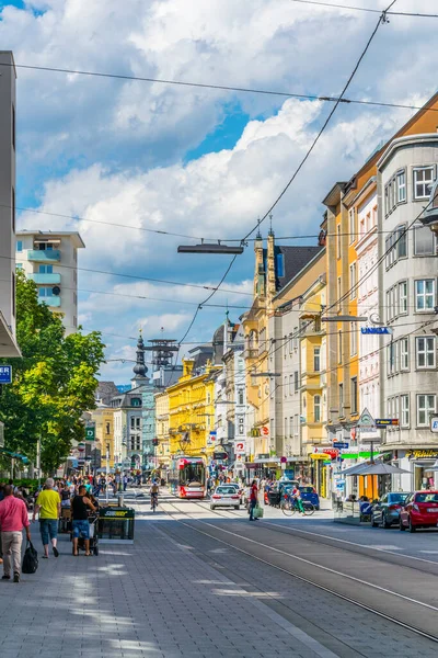 Linz Austria July 2016 People Strolling Landstrasse Street Austrian City — Stockfoto