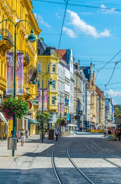 Linz Austria July 2016 People Strolling Landstrasse Street Austrian City — Foto de Stock