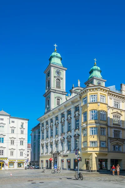 LINZ, AUSTRIA, 30 Temmuz 2016: Linz, Avusturya 'daki Eski Katedral (Alter Dom, Ignatiuskirche)