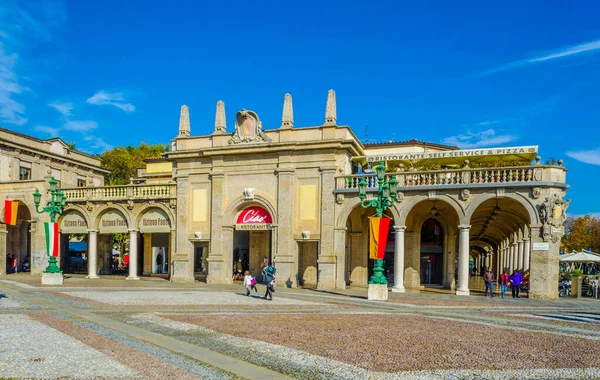 BERGAMO, İtalya, 2 Kasım 2014: Bergamo İtalya 'daki Quadriportico Galerisi
