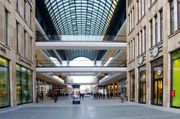 Berlin Allemagne Mars 2015 Centre Commercial Géant Avec Plafond Verre — Photo