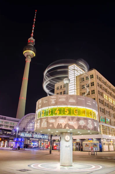 Berlin Γερμανια Μαρτιου 2015 Νυχτερινή Άποψη Του Παγκόσμιου Ρολογιού Fernsehturml — Φωτογραφία Αρχείου