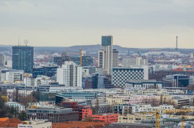 BERLİN, GERMANY, 12 Mart 2015: Kurfirstendamm İş Bölgesi gökdelenlerine doğru Berlin 'in hava görüntüsü