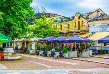 LOVECH, BULGARIA, 2 Mayıs 2016: İspanya 'nın Lovech kentinin ana meydanı