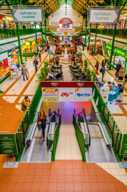 SOFYA, BULGARIA, 17 Eylül 2014: Bulgaristan 'ın Sofya kentinde kapalı bir pazar manzarası.