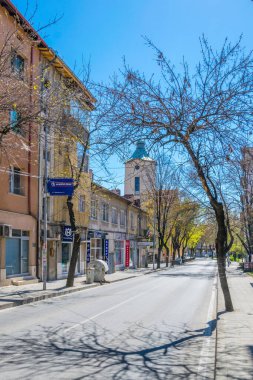 BLAGOEVGRAD, BULGARIA, 1 Nisan 2017: Blagoevgrad Bulgaristan 'da bir cadde manzarası