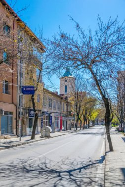 BLAGOEVGRAD, BULGARIA, 1 Nisan 2017: Blagoevgrad Bulgaristan 'da bir cadde manzarası