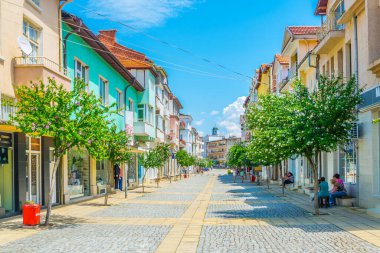 BANSKO, BULGARIA, 13 Temmuz 2017: Bansko Bulgaristan 'da bir sokak manzarası