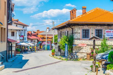 BANSKO, BULGARIA, 13 Temmuz 2017: Bansko Bulgaristan 'da bir sokak manzarası
