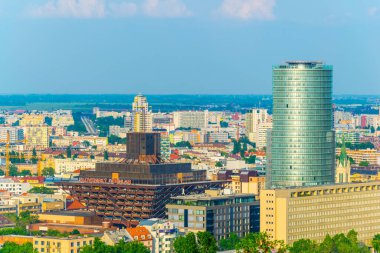 BRATISLAVA, SLOVAKIA, 28 Mayıs 2016: Bratislava 'daki Slovakya ulusal bankasının ve Slovakya radyosunun hava görüntüsü