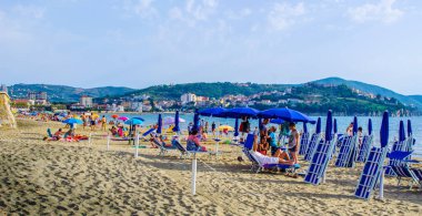 AGROPOLI, İtalya - 29 Temmuz 2014 'te Agropoli' de bir plaj manzarası. Agropoli İtalya 'nın güneyinde, nüfusu 20.610 olan bir kasabadır..