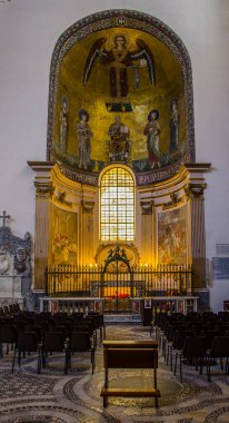 SALERNO, İtalya - 30 Haziran 2014: Salerno, İtalya 'da bir katedralin içi (duomo)