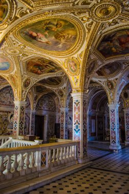 SALERNO, İtalya - 30 Haziran 2014: Salerno, İtalya 'da bir katedralin içi (duomo)