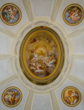 CASERTA, İtalya - 1 Haziran 2014 'te Caserta' daki Palazzo Reale 'nin dekorasyonunun görüntüsü. 18. yüzyılda Avrupa 'da inşa edilen en büyük saraydı..