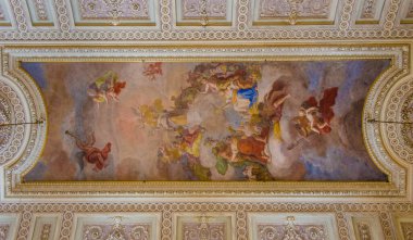 CASERTA, ITALY - 1 Haziran 2014 tarihinde Caserta 'daki Palazzo Reale' nin iç mekanı. 18. yüzyılda Avrupa 'da inşa edilen en büyük saraydı..
