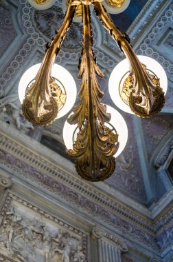 CASERTA, ITALY - 1 Haziran 2014 tarihinde Caserta 'daki Palazzo Reale' nin iç mekanı. 18. yüzyılda Avrupa 'da inşa edilen en büyük saraydı..
