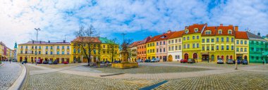 HRADEC KRALOVE, CZECH REPUBLIC, 30 Nisan 2015: Czech şehri hradec kralove 'da sözde küçük kare (erkek ismi) üzerine görüş