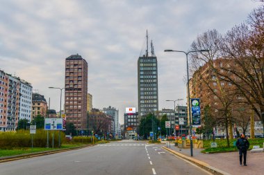 MILANO, İtalya, 13 Mart 2016: Milano, İtalya 'nın Porta Nuova ilçesindeki bir iş merkezinin gökdelenlerine bakış.