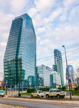 MILANO, İtalya, 13 Mart 2016: Milano, İtalya 'nın Porta Nuova ilçesindeki bir iş merkezinin gökdelenlerine bakış.