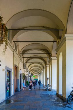 TORINO, İtalya, 12 Mart 2016: İtalyan kenti Torino 'nun tarihi merkezine uzanan kapalı bir oyun salonu manzarası
