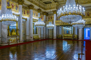 TORINO, İtalya, 12 Mart 2016: İtalya 'nın Torino kentindeki sarayın ayna salonu manzaralı.