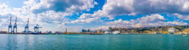 GENOA, İtalya, 13 Mart 2016: Ceneviz limanının panoramatik görünümü