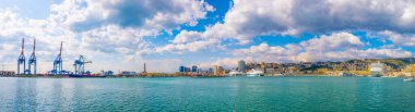 GENOA, İtalya, 13 Mart 2016: Ceneviz limanının panoramatik görünümü