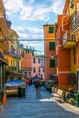 MANAROLA, İtalya, 13 Mart 2016: Manarola 'nın ana caddesine bakınız. Manarola, Sinema Terre Bölgesi' nin en önemli noktalarından biridir..