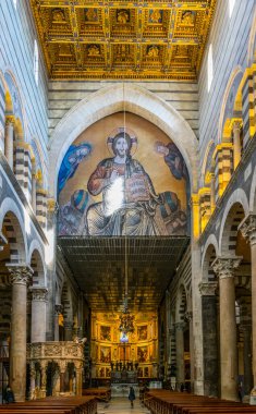 PISA, İtalya, 14 Mart 2016: İtalya 'daki Pisa katedralinin iç görünümü