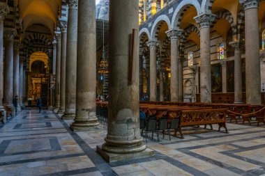 PISA, İtalya, 14 Mart 2016: İtalya 'daki Pisa katedralinin iç görünümü