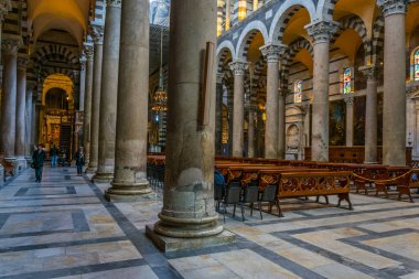 PISA, İtalya, 14 Mart 2016: İtalya 'daki Pisa katedralinin iç görünümü