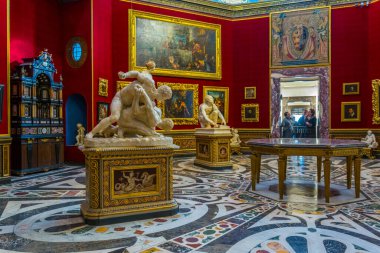FLORENCE, ITALY, 15 Mart 2016: Floransa 'daki uffizi galerisinin içindeki ünlü tribuna odasının ayrıntıları