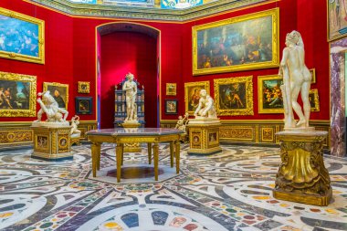 FLORENCE, ITALY, 15 Mart 2016: Floransa 'daki uffizi galerisinin içindeki ünlü tribuna odasının ayrıntıları