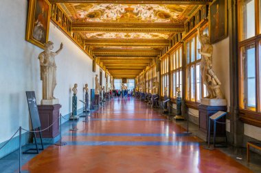 FLORENCE, ITALY, 15 Mart 2016: Floransa 'daki Uffizi galerisindeki bir koridorun ayrıntıları
