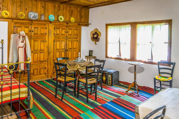 LOVECH, BULGARIA, 2 Mayıs 2016: Bulgaristan 'ın Lovech kentinde Drasova ve Rashova anıtlarındaki Varosha mimari ve tarihi rezervlerinin içi