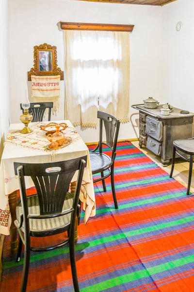 LOVECH, BULGARIA, 2 Mayıs 2016: Bulgaristan 'ın Lovech kentinde Drasova ve Rashova anıtlarındaki Varosha mimari ve tarihi rezervlerinin içi