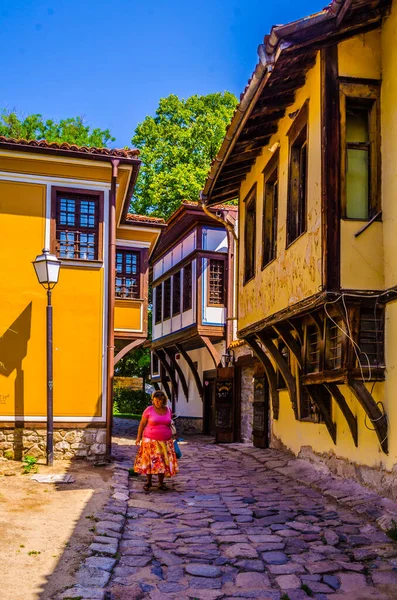 Plovdiv Bulgaria August 2014 Woman Promenading Old Town Street Bulgarian — Stockfoto