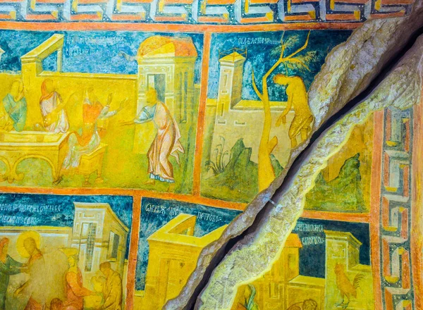 IVANOVO, BULGARIA, 12 Ağustos 2014: Bulgaristan 'ın İvanovo kentinde kaya yontulmuş bir kilisenin tavanında boyama