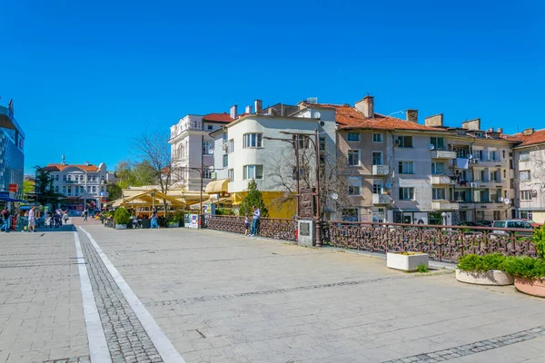BLAGOEVGRAD, BULGARIA, 1 Nisan 2017: Blagoevgrad Bulgaristan 'da bir cadde manzarası