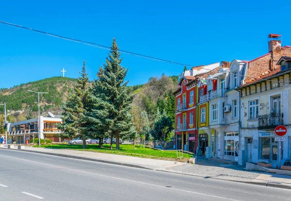 BLAGOEVGRAD, BULGARIA, 1 Nisan 2017: Blagoevgrad Bulgaristan 'da bir cadde manzarası