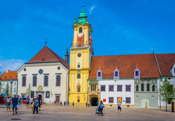 Bratislava Slovakia May 2016 People Strolling Front Town Hall Bratislava — Stock Photo, Image